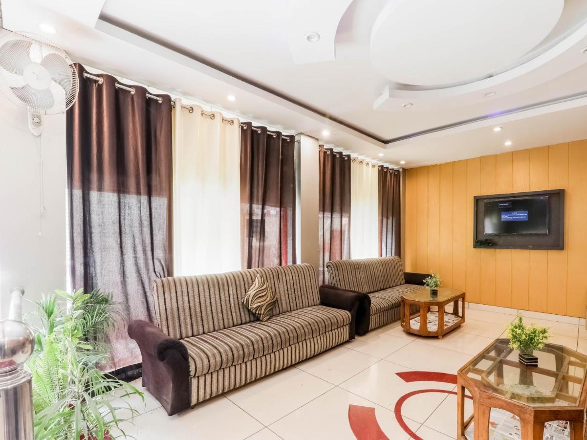 Oyo 79765 Hotel Samrat Lucknow Dış mekan fotoğraf